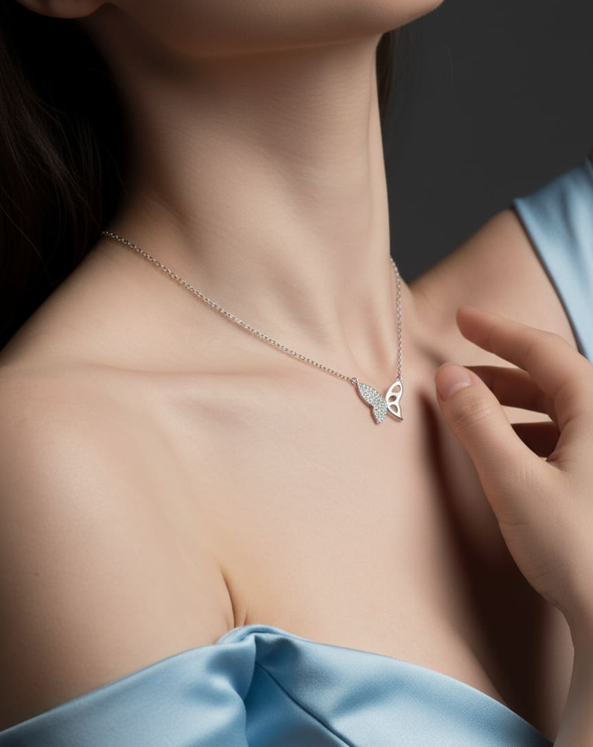 قلادة الفراشة الفضية - الصورة 2