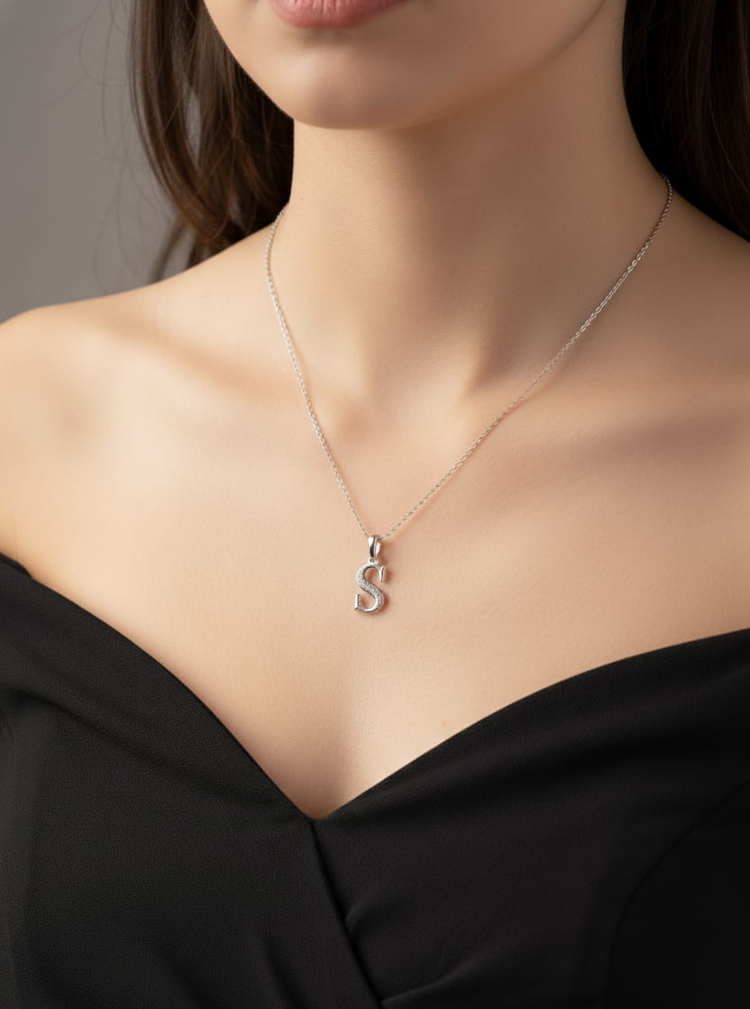 قلادة حرف S مرصع زاركون - الصورة 3