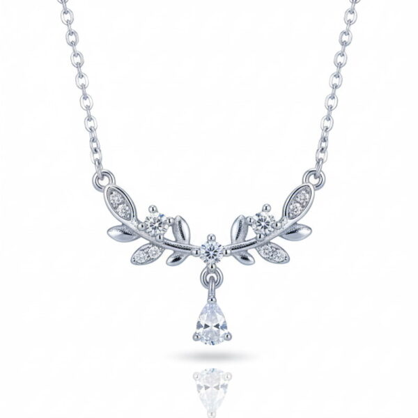 قلادة قرن الغزال الأبيض