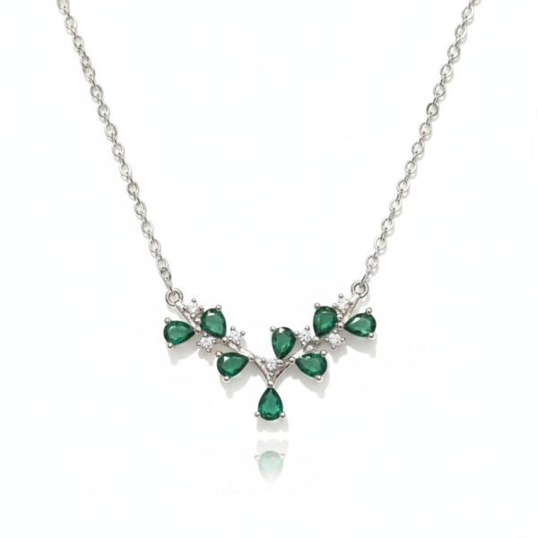 قلادة قرن الغزال الأخضر