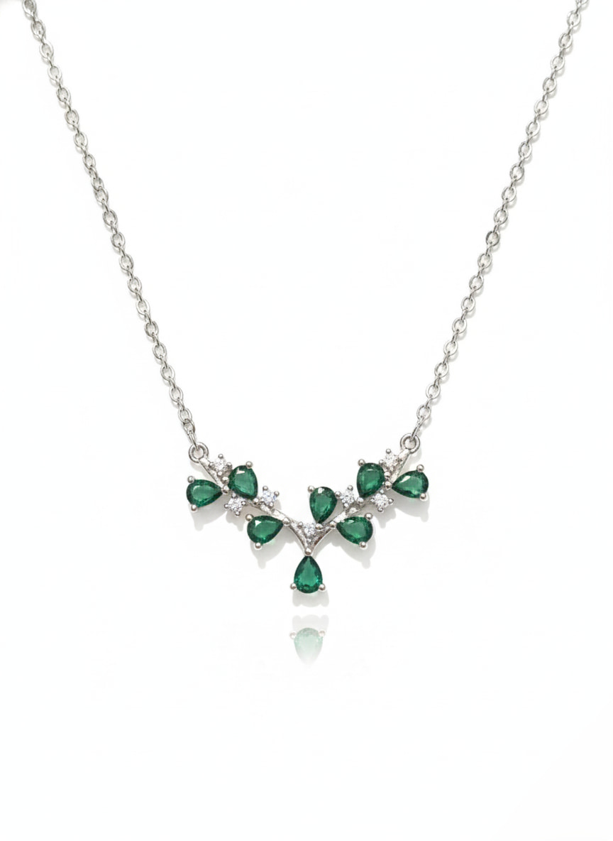 قلادة قرن الغزال الأخضر