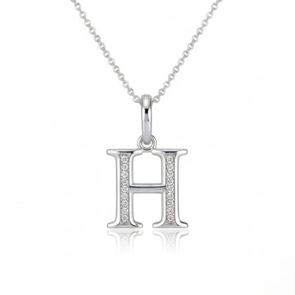 قلادة حرف H مرصع زاركون