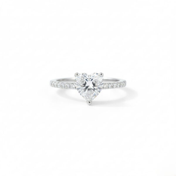 خاتم القلب المرصع بالزاركون