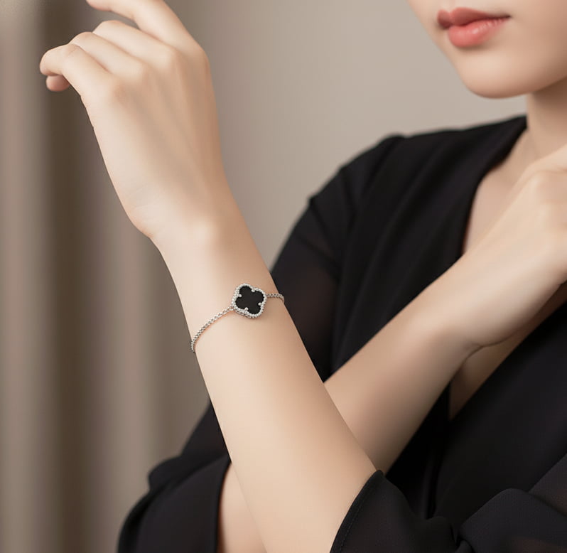 سوار كلوفر اسود - الصورة 2