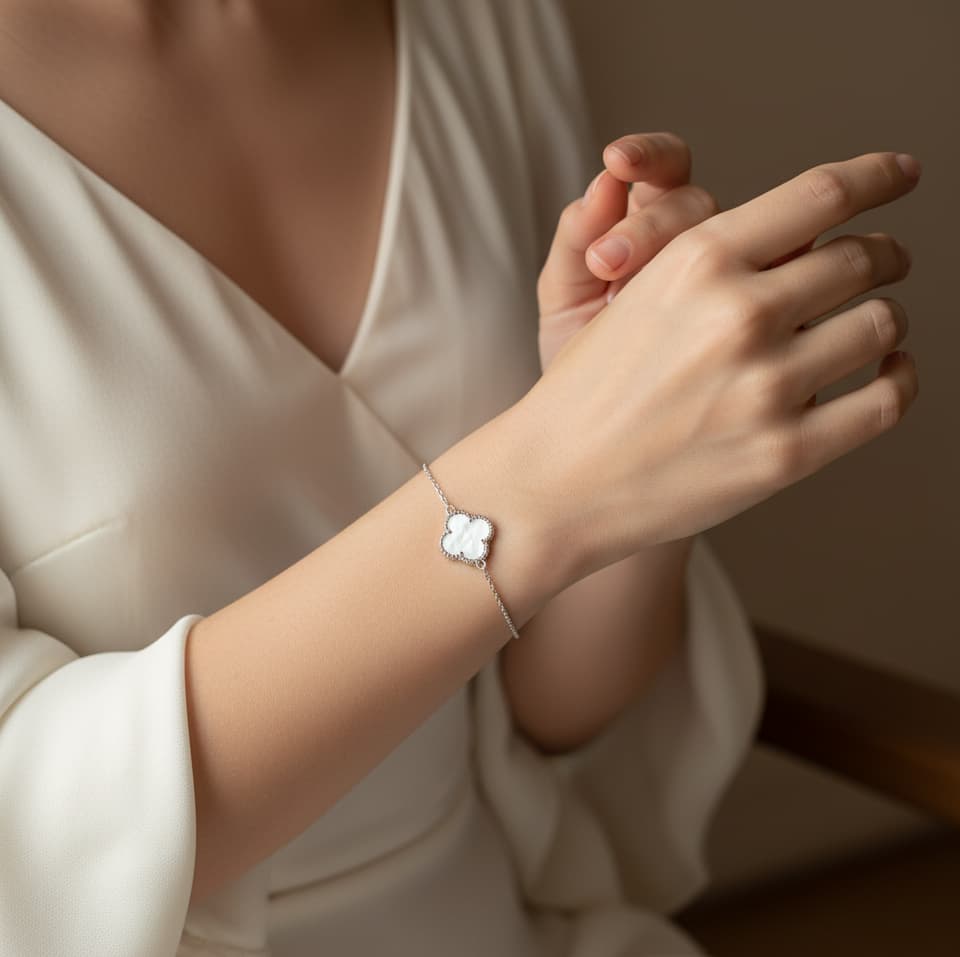 سوار كلوفر ابيض - الصورة 3